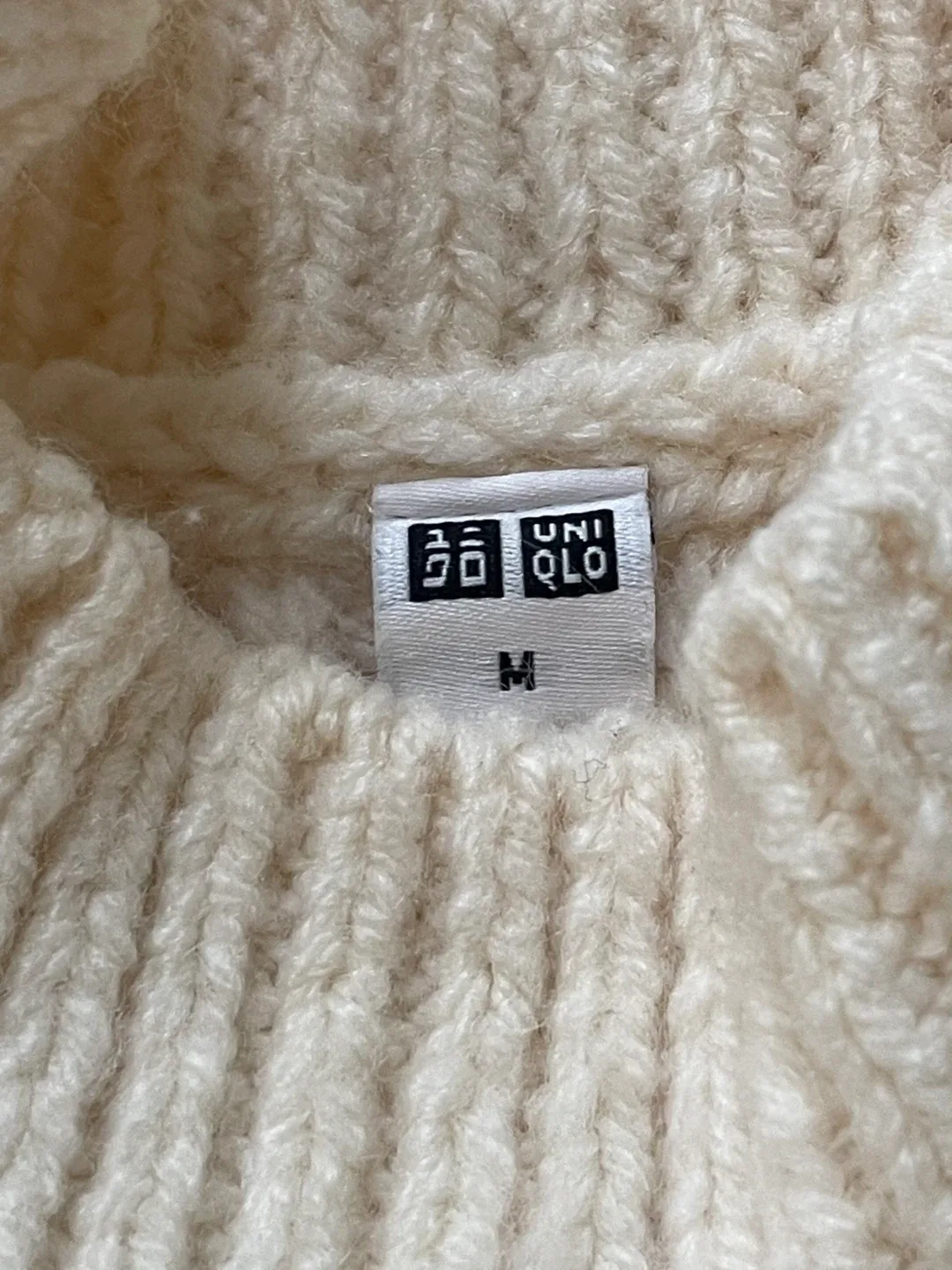 Uniqlo Cream Knit Sweater - Size M image indicator(3)