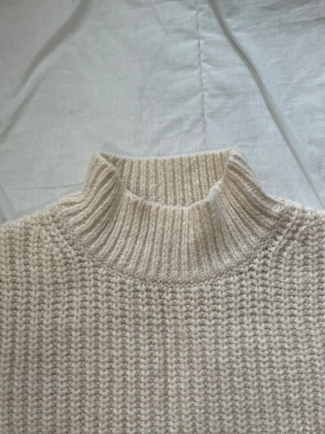 Uniqlo Cream Knit Sweater - Size M image indicator(4)