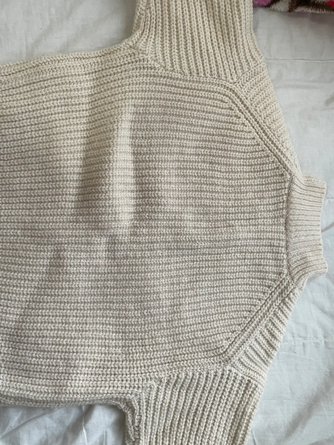 Uniqlo Cream Knit Sweater - Size M image indicator(2)