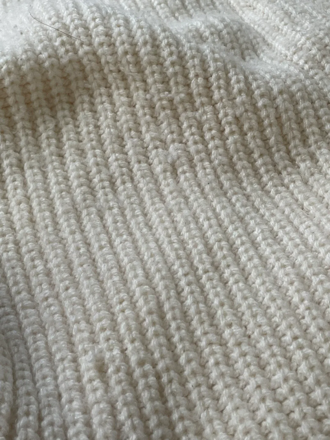 Uniqlo Cream Knit Sweater - Size M image indicator(7)