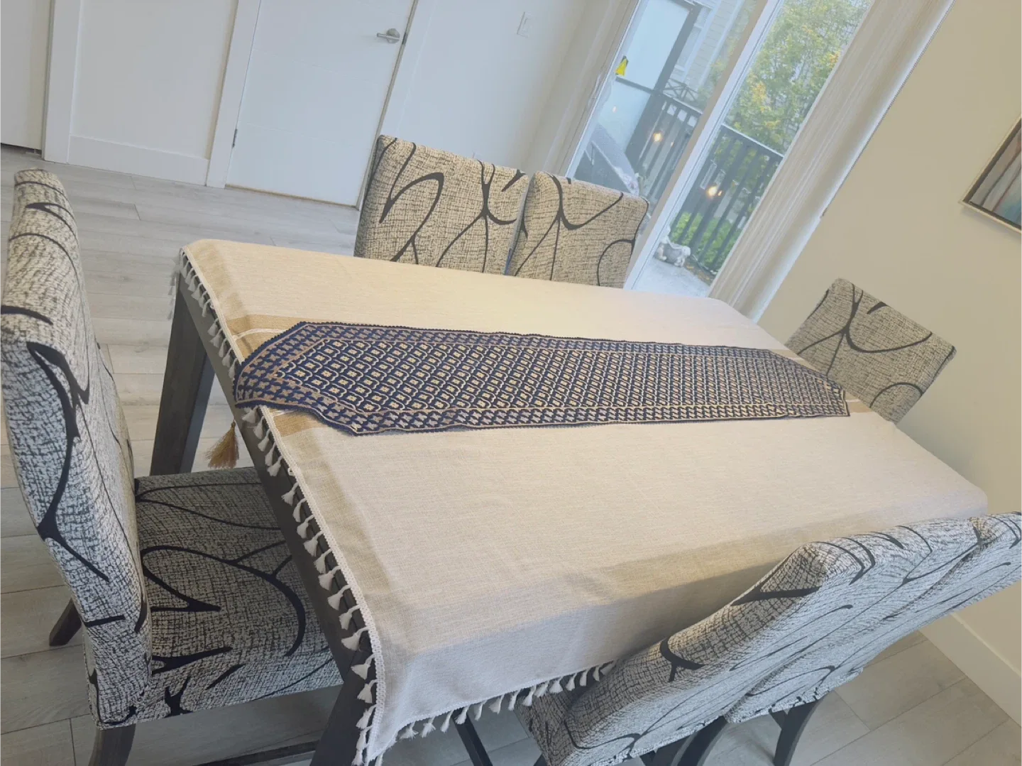 Dining Table with 6 Chairs set image indicator(4)