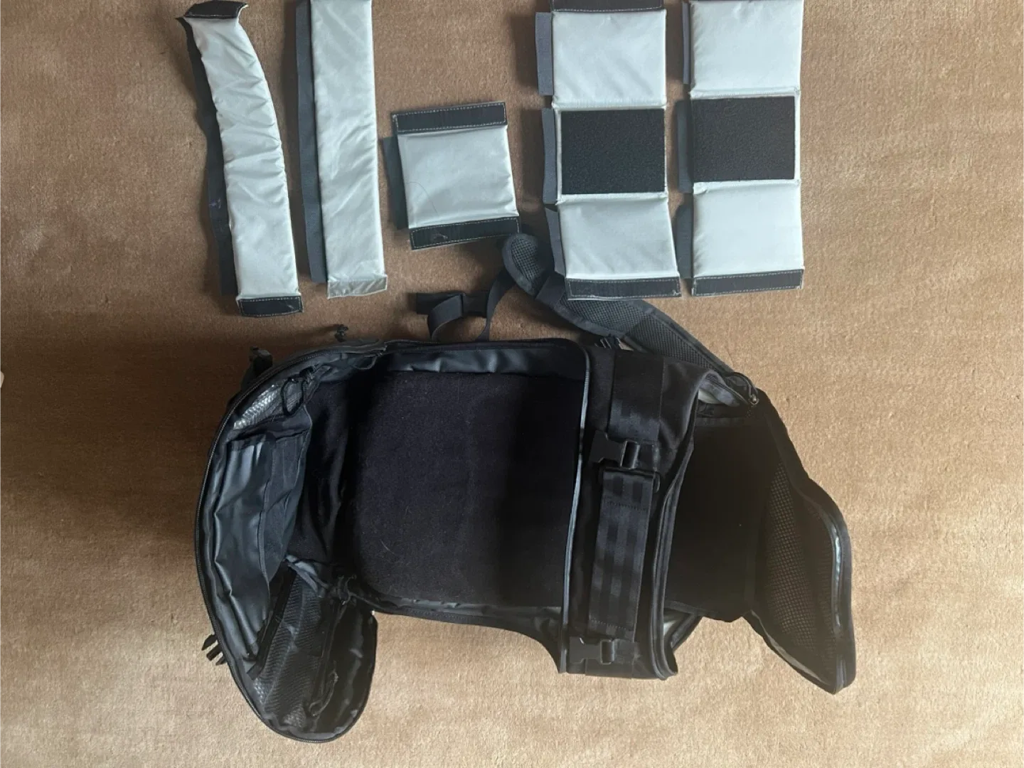 Chrome Industries Niko Camera Backpack image indicator(4)