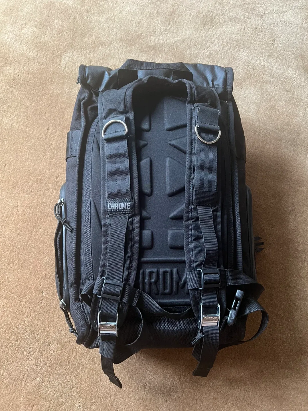 Chrome Industries Niko Camera Backpack image indicator(2)