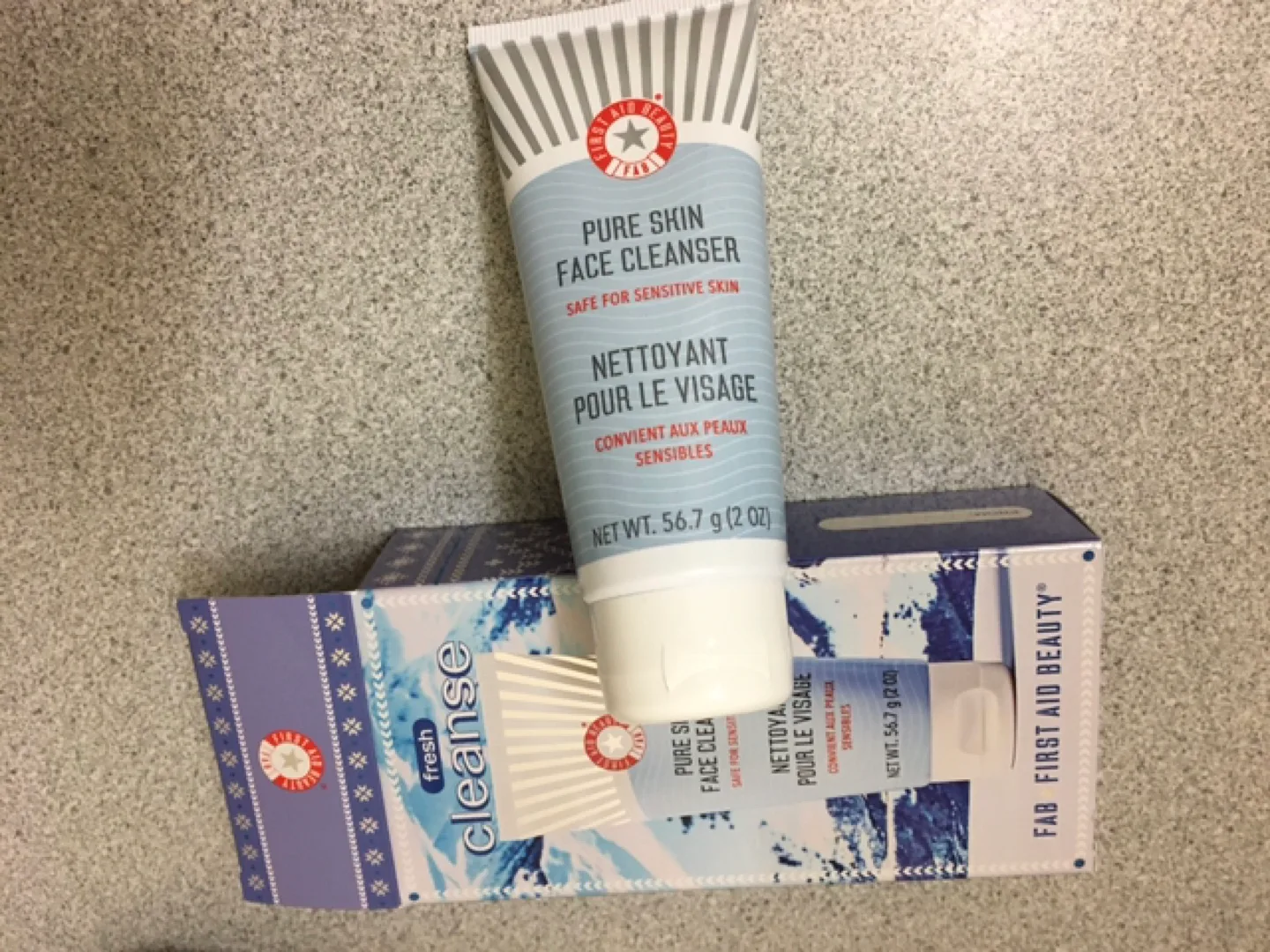 First Aid Beauty Fresh Cleanse Pure Skin Face Cleanser (New) image indicator(4)