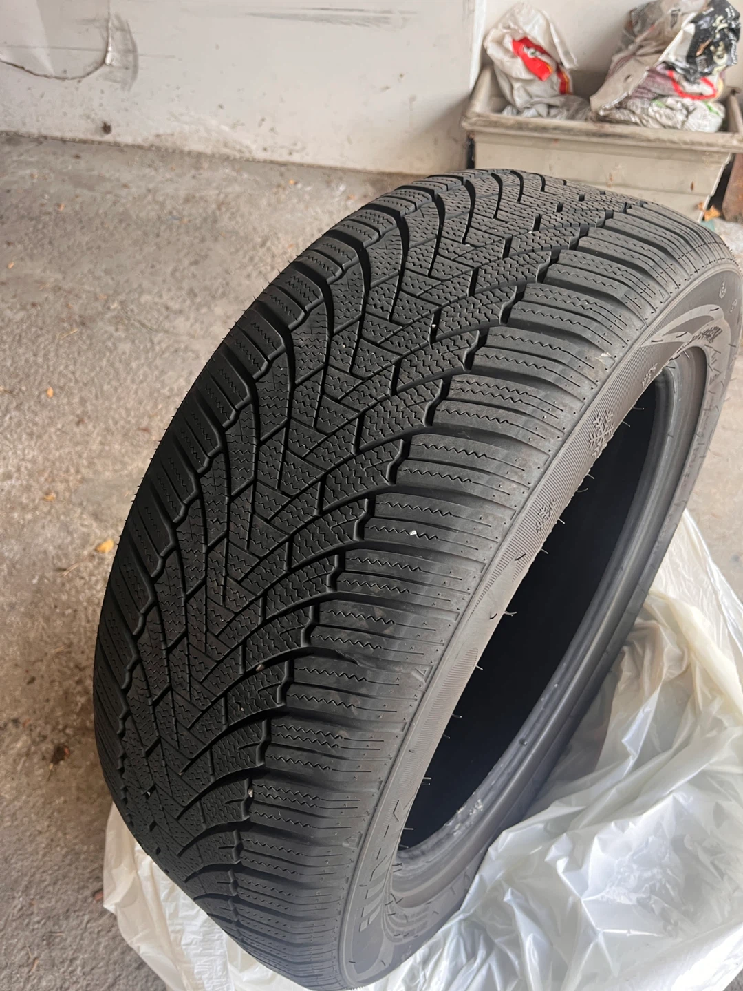 225/50R18 99H XL 4 Winter Tires - photo 3