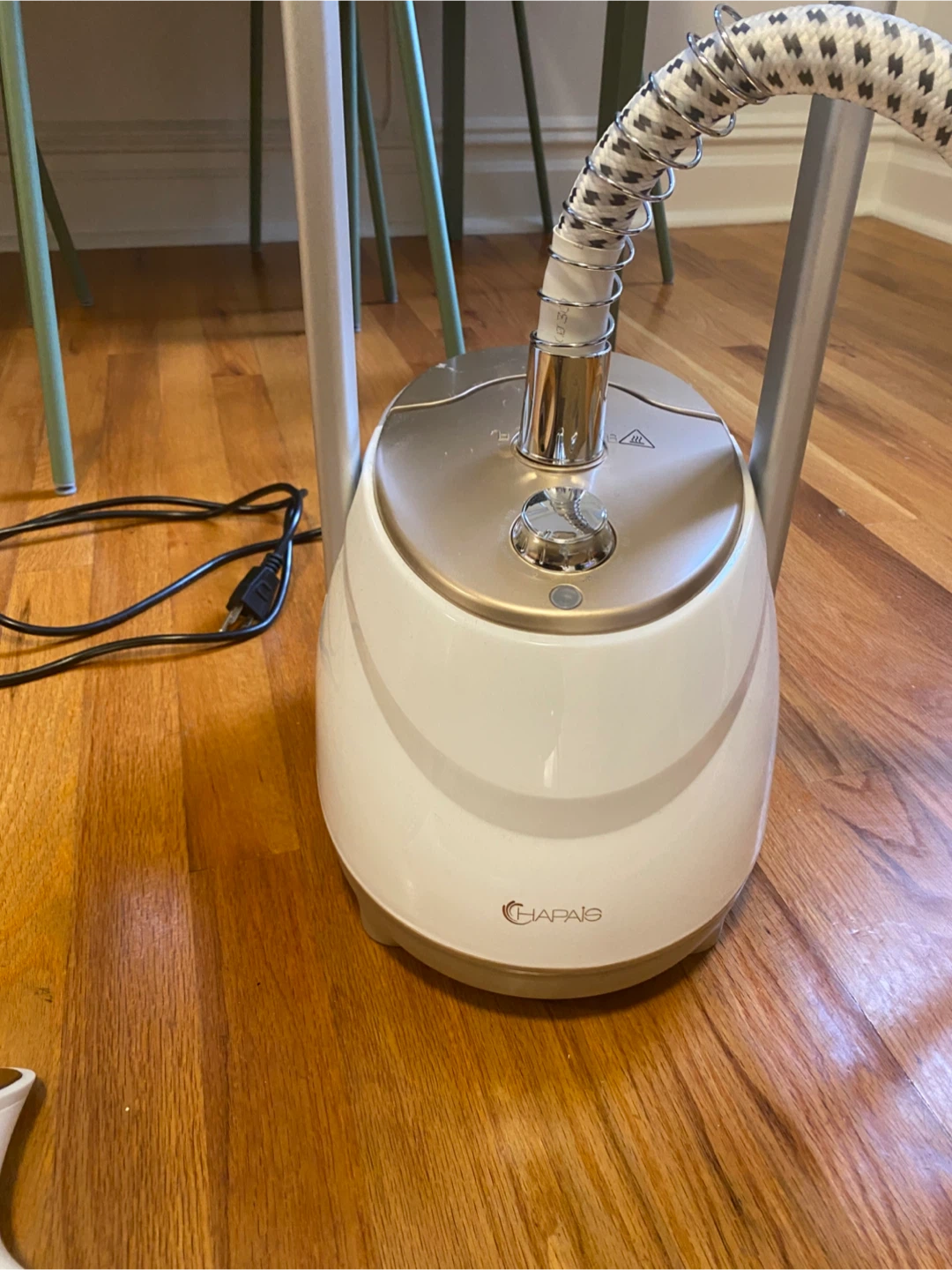 Clothes steamer