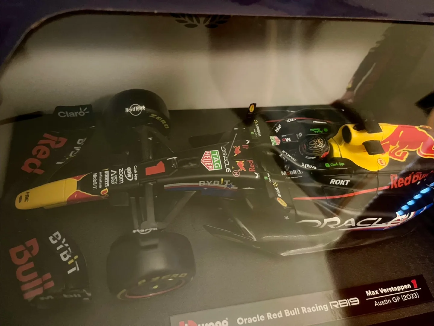 1:18 F1 Die-Cast Mercedes & Red Bull image indicator(3)