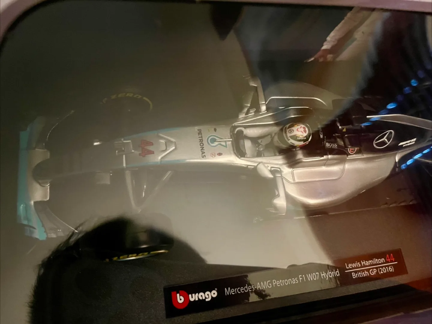 1:18 F1 Die-Cast Mercedes & Red Bull image indicator(2)