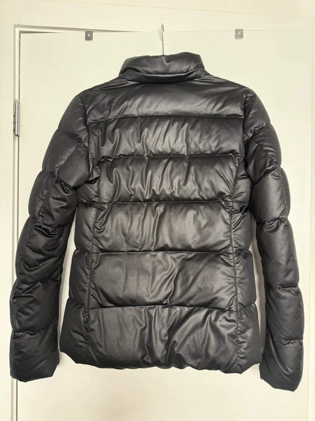 Women’s Uniqlo Black Puffer Jacket (Size Small) image indicator(4)