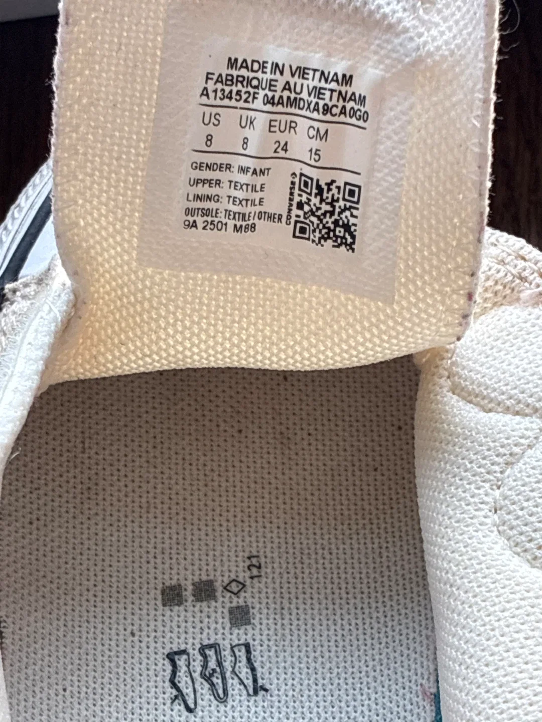 Converse Kids Toddler Size 8 Flower Bee Shoes sneakers image indicator(3)