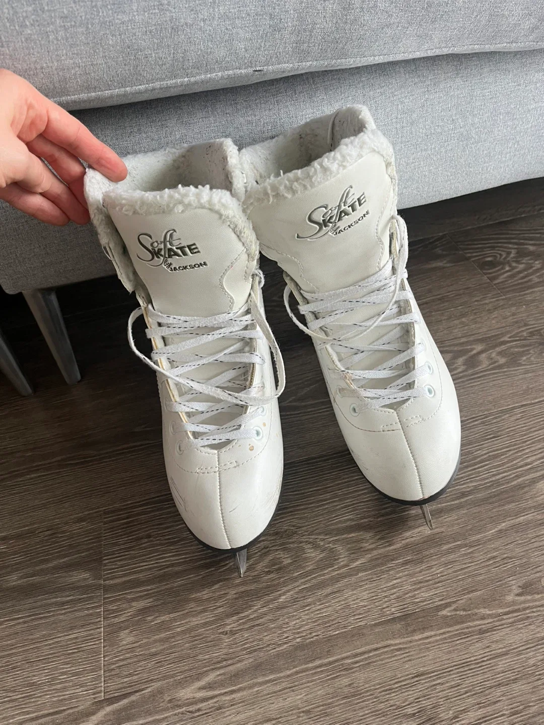 Jackson SoftSkate White Figure Skates US size 9 image indicator(2)