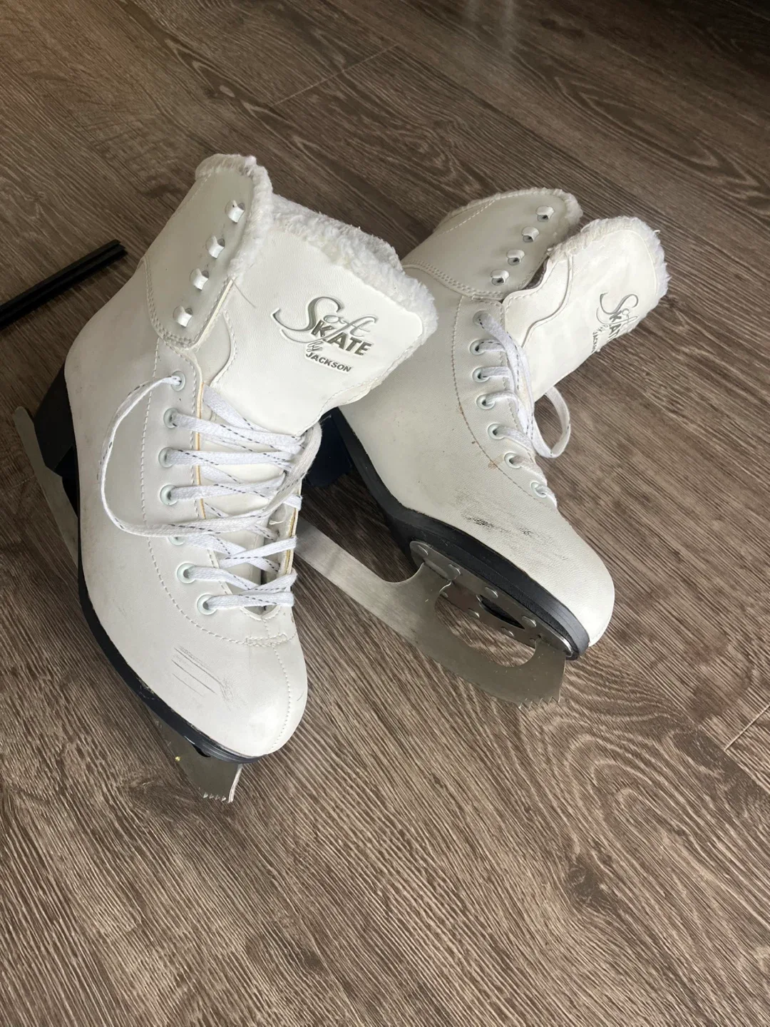 Jackson SoftSkate White Figure Skates US size 9 image indicator(4)