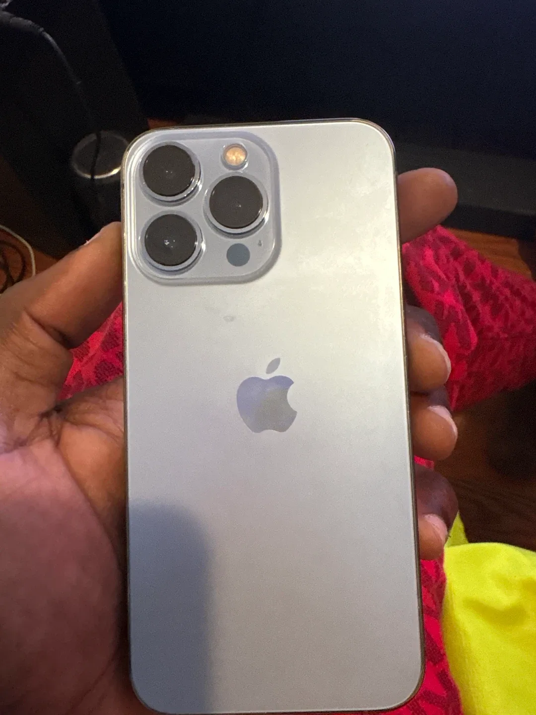 iPhone 13 Pro  unlocked image indicator(2)