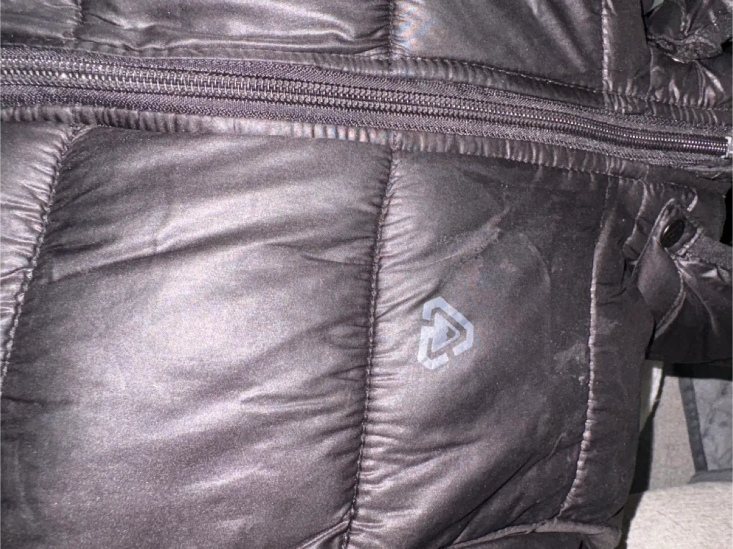 H&M Black Puffer Jacket - Size 3-4Y image indicator(2)