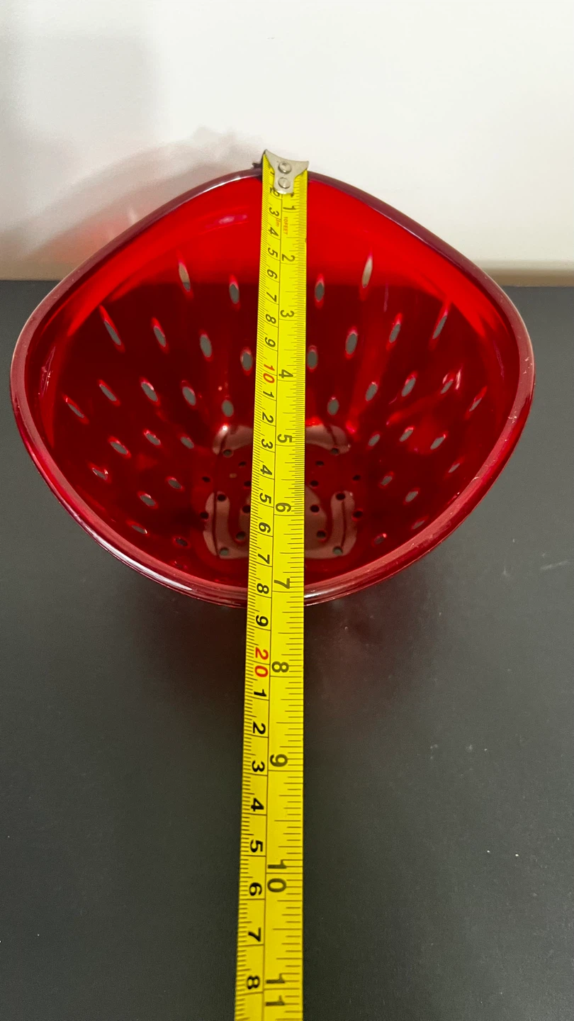 Red Plastic strawBerry Colander Bowl - photo 4
