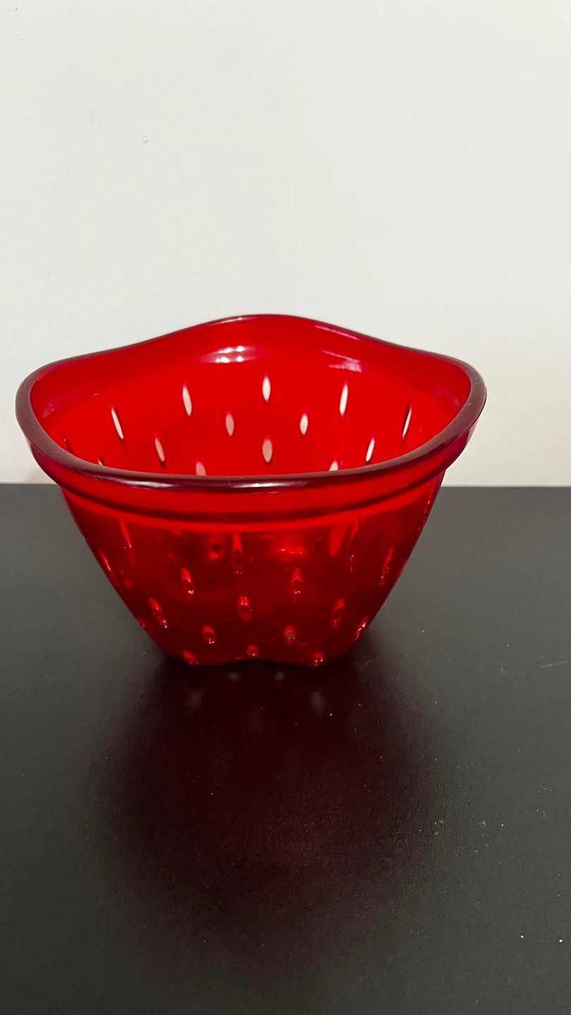 Red Plastic strawBerry Colander Bowl - photo 5
