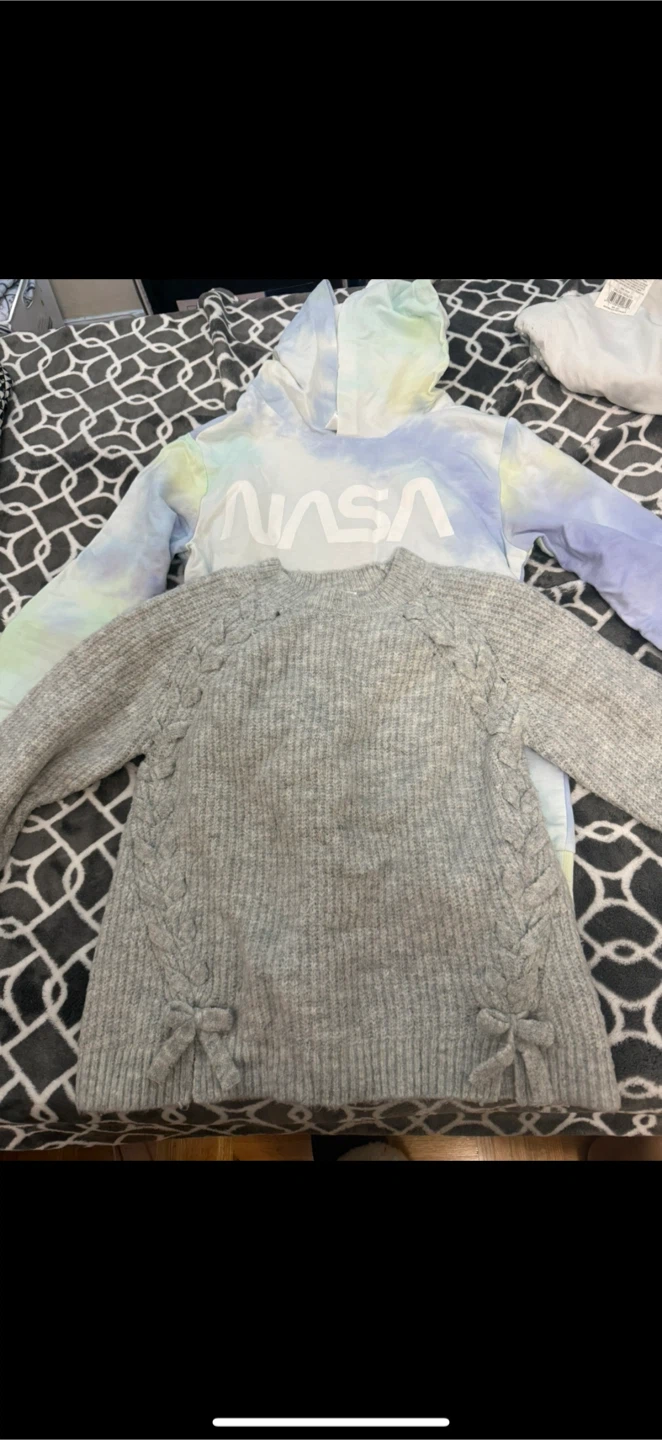 Bundle of assorted hoodies/sweatshirt-CLEAROUT SALE!!! - photo 3