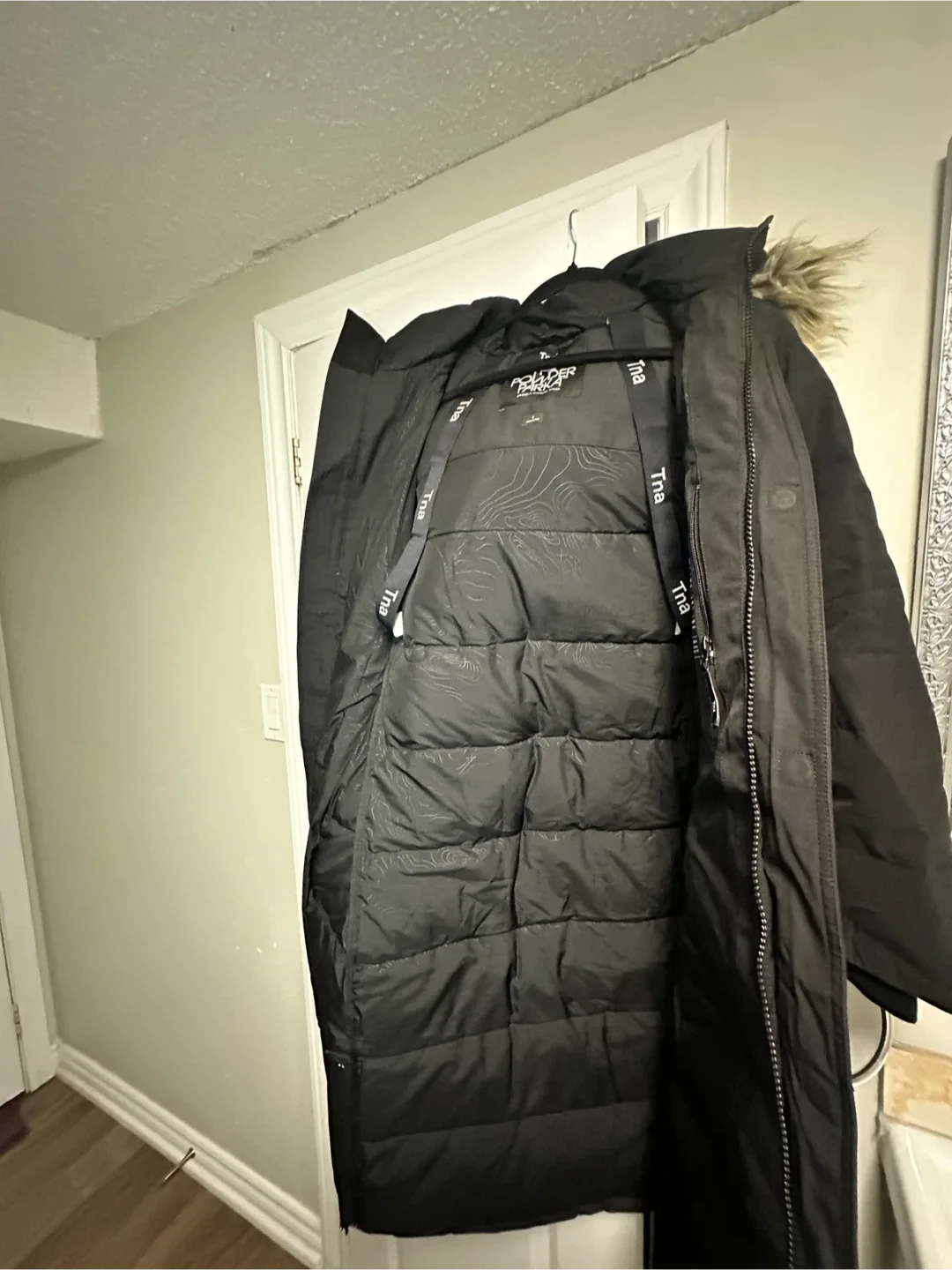 TNA Parka Black image indicator(2)