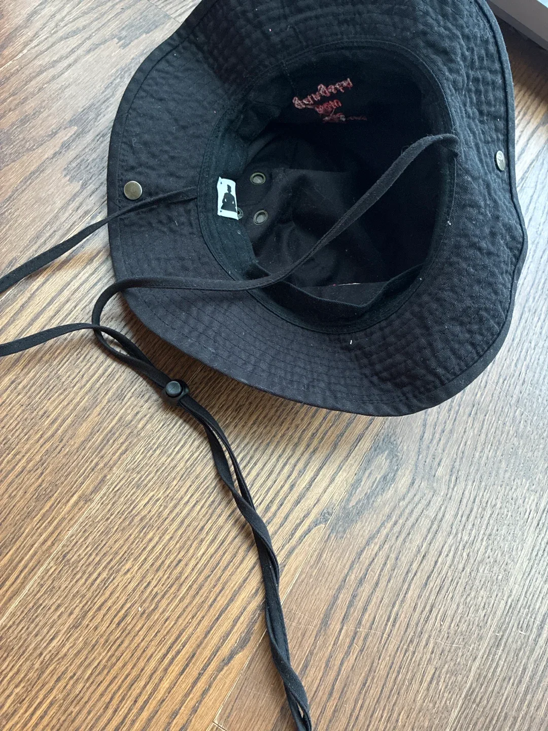 Black/Red bucket hat Rare Unisex Adult image indicator(3)