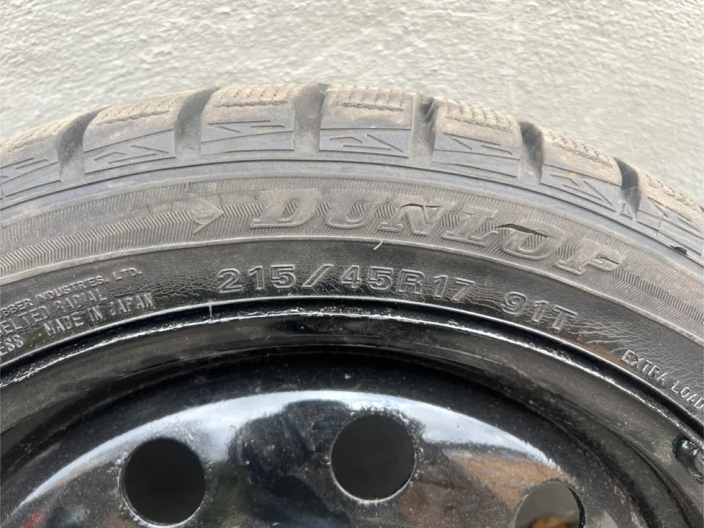 Dunlop 215/45R17 Winter Tires on Rims image indicator(3)