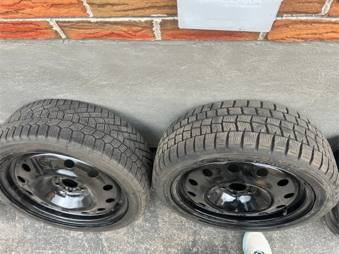 Dunlop 215/45R17 Winter Tires on Rims image indicator(2)