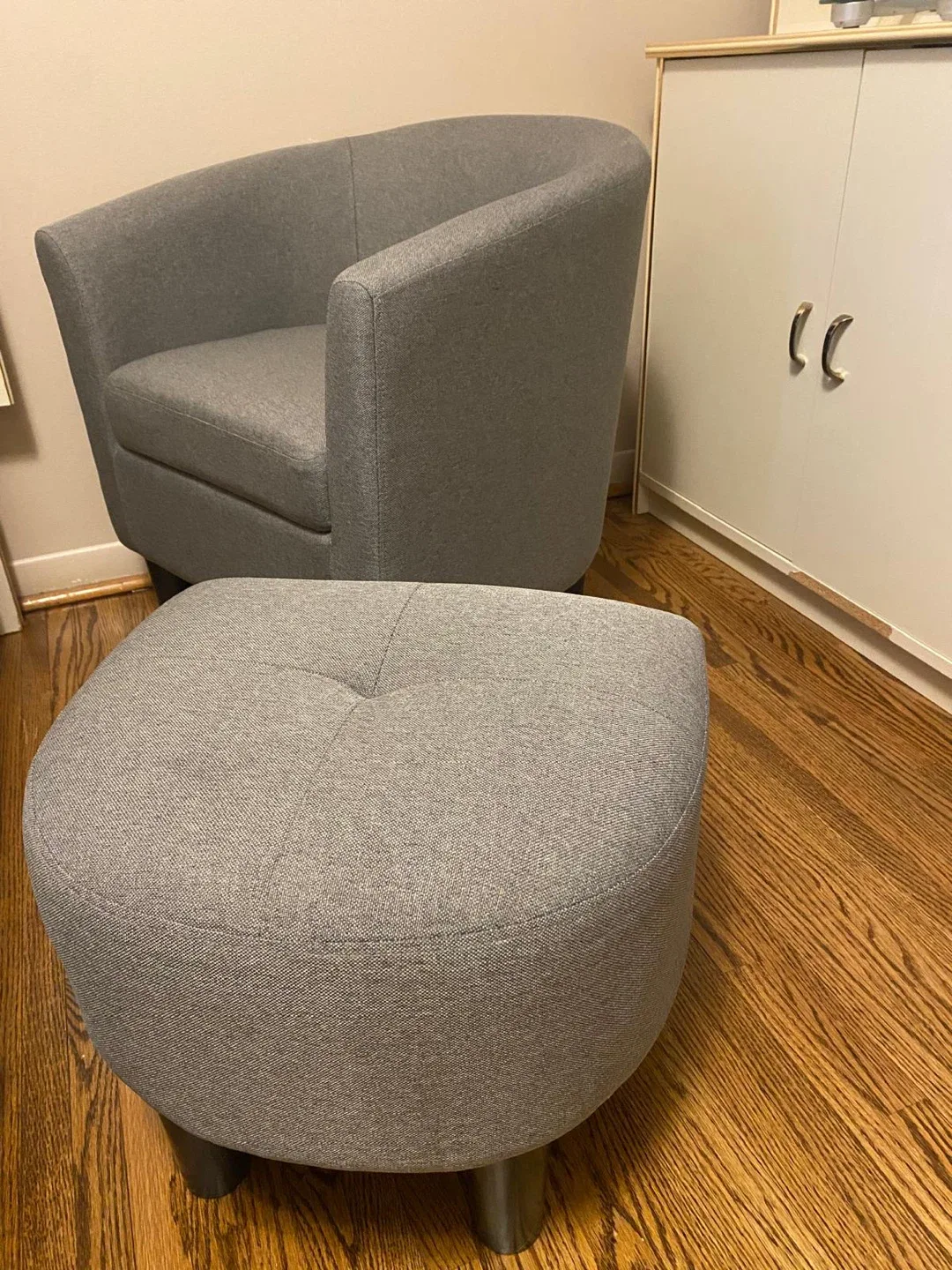 Grey fabric chair with ottoman image indicator(2)