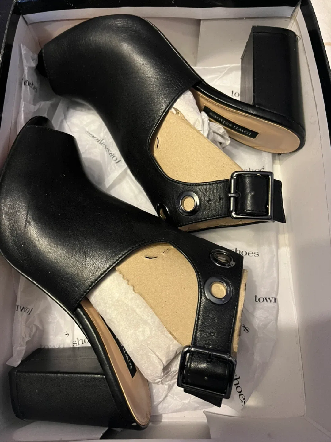 Town Shoes Black Heeled Sandals, Size 8 image indicator(5)