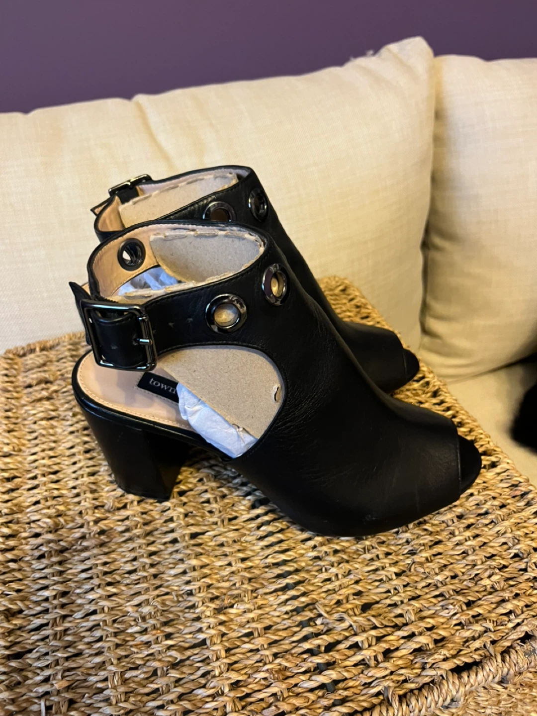 Town Shoes Black Heeled Sandals, Size 8 - photo 2