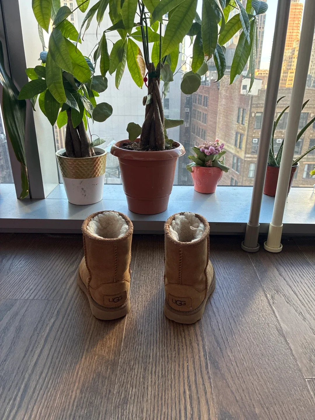 UGG Sheepskin Tan Classic  Boots Kids Toddler Sz 8 image indicator(2)