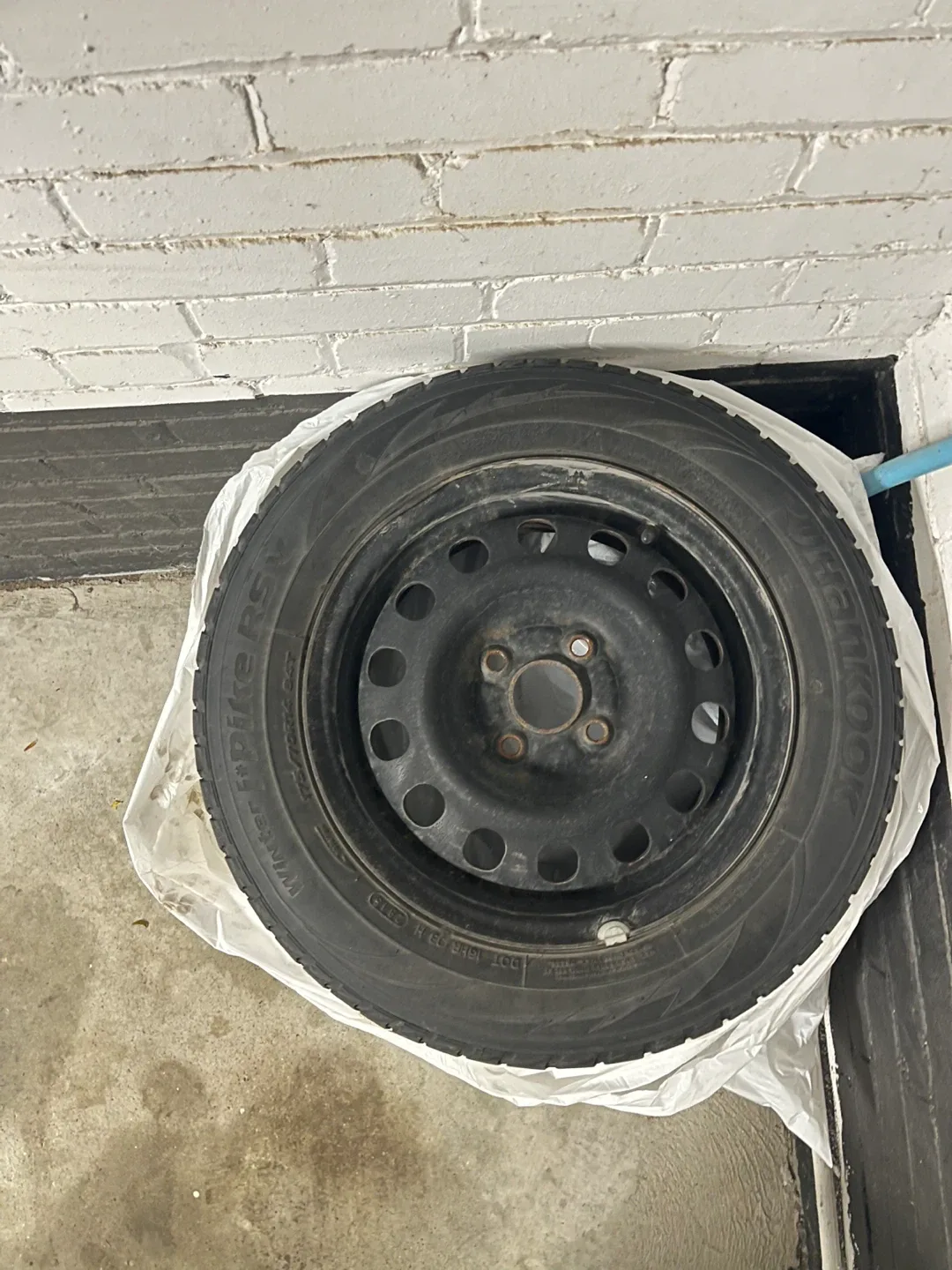 Winter Tires ON RIMS (14”) image indicator(3)