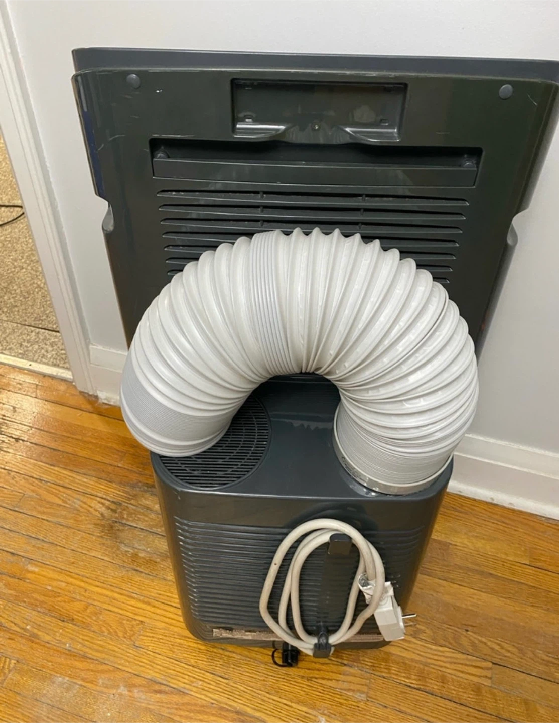 LG 12,000 BTU Portable AC – Powerful Cooling, Great Condition! - photo 3