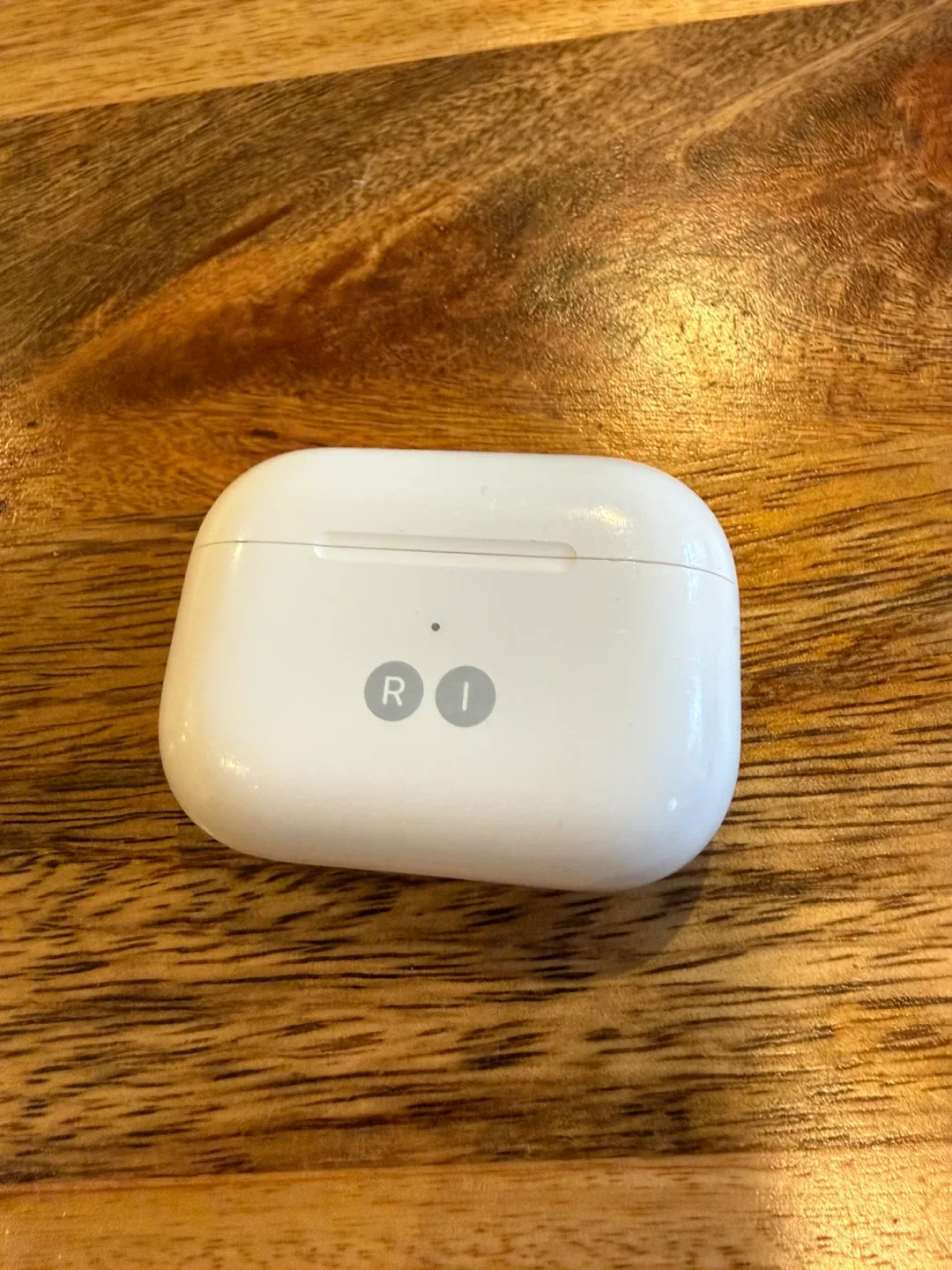 Apple AirPods Pro (2nd gen) image indicator(2)