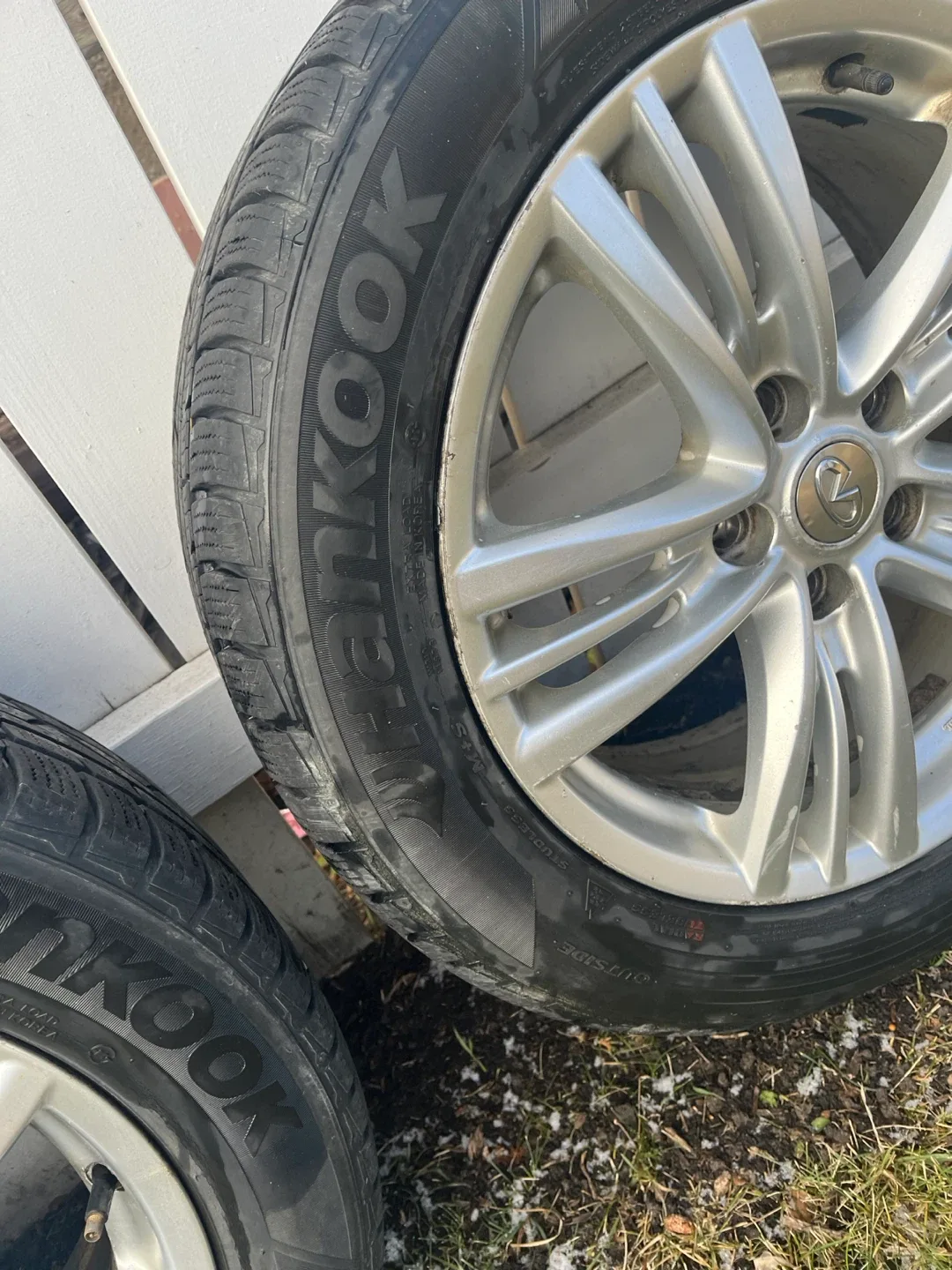 Hankook Winter i*cept evo 225/55R17 Tires image indicator(3)