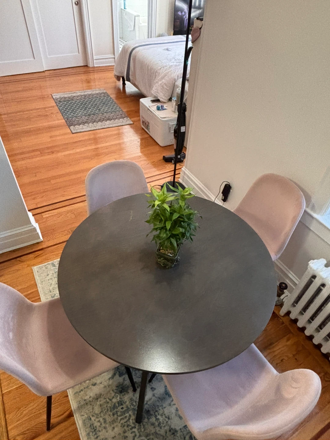 Round Dining Table with 4 Pink Velvet Chairs - photo 3