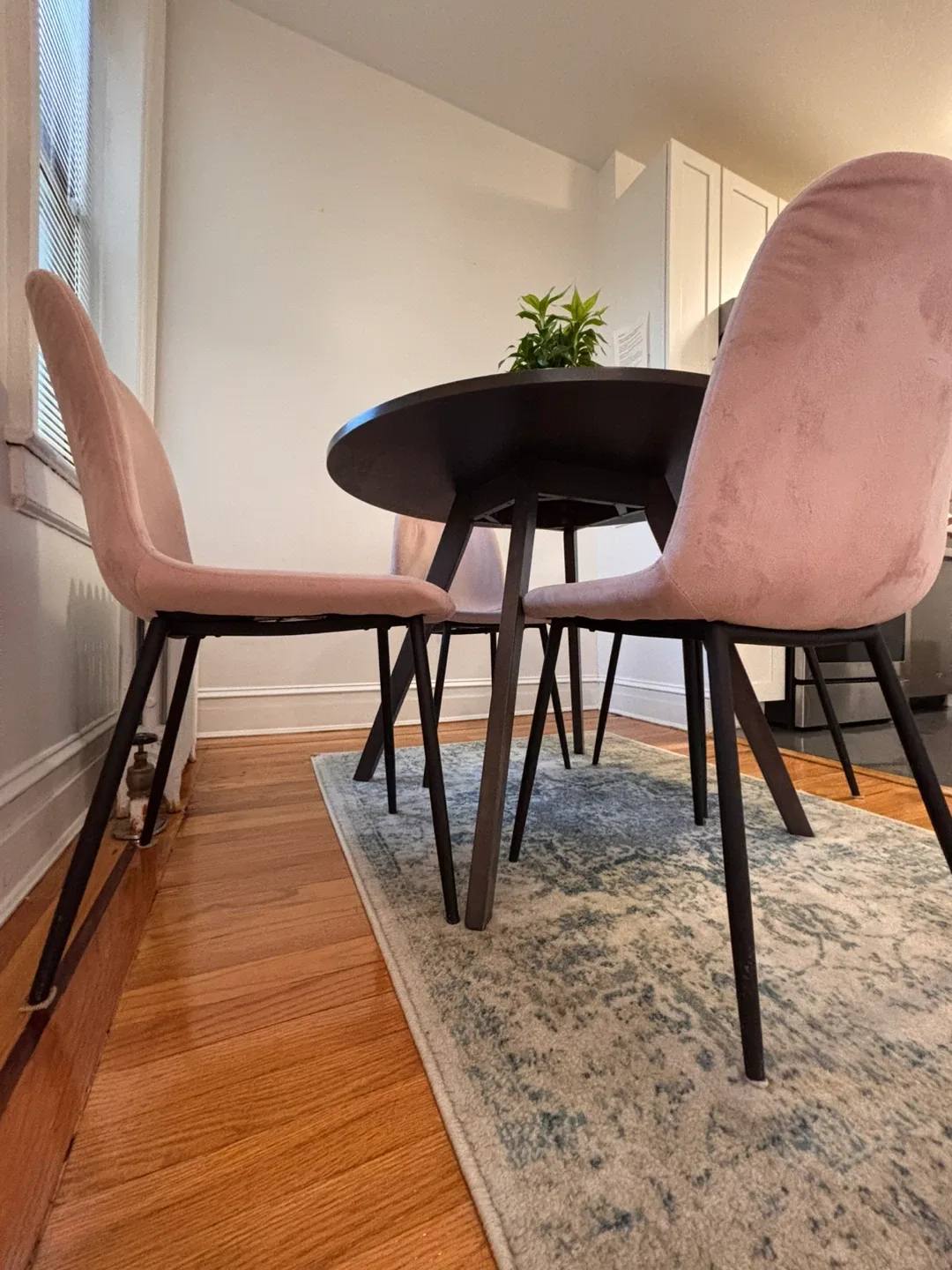 Round Dining Table with 4 Pink Velvet Chairs image indicator(2)