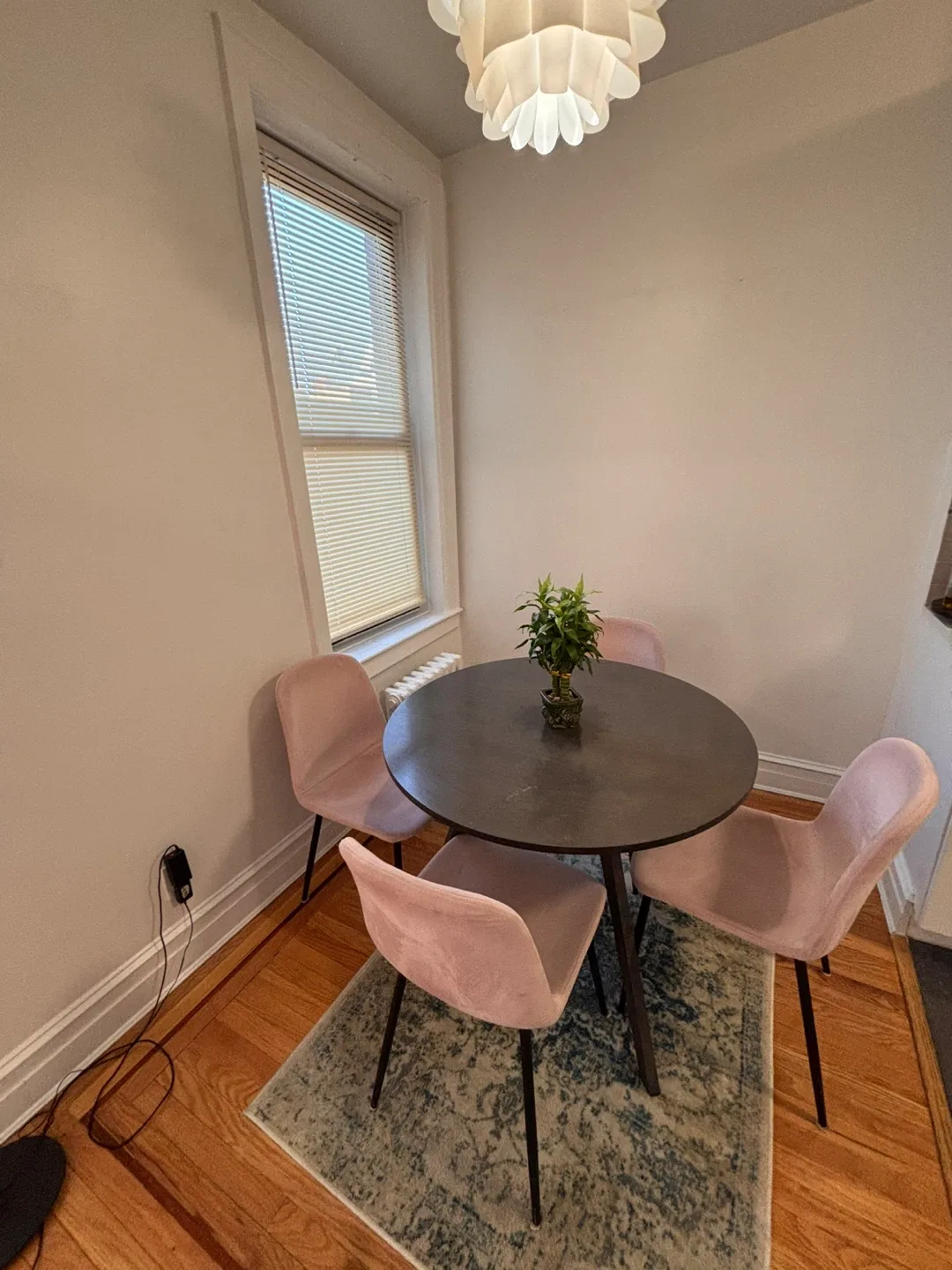 Round Dining Table with 4 Pink Velvet Chairs image indicator(4)