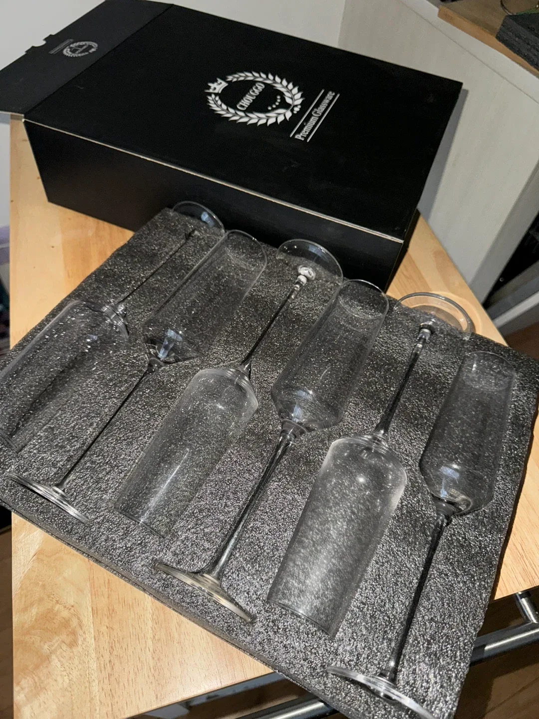 Premium Glassware set, 6 Champagne flutes, Excellent condition image indicator(3)