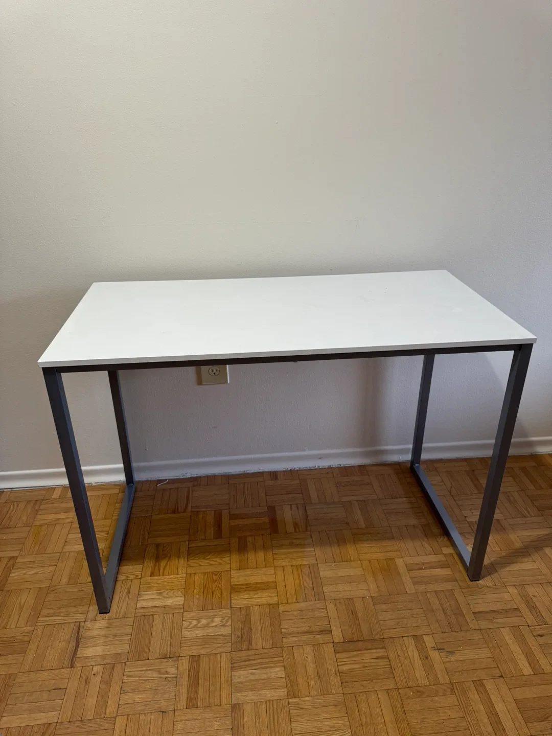 White Desk thumbnail