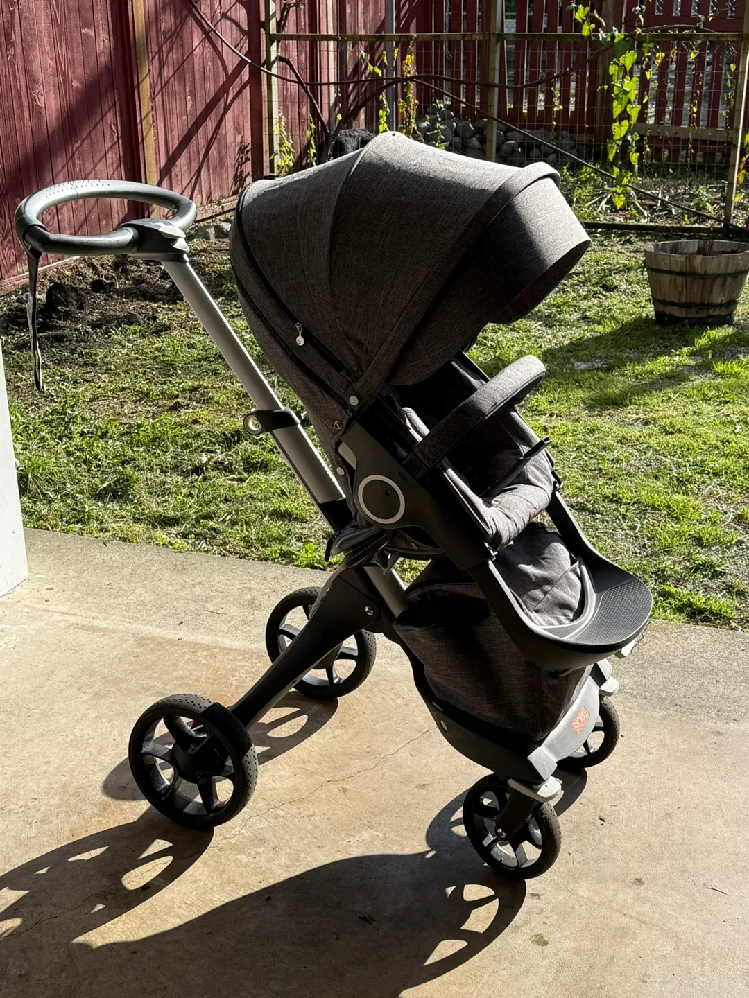 Stokke Xplory Stroller – Excellent Condition (Grey) image indicator(5)