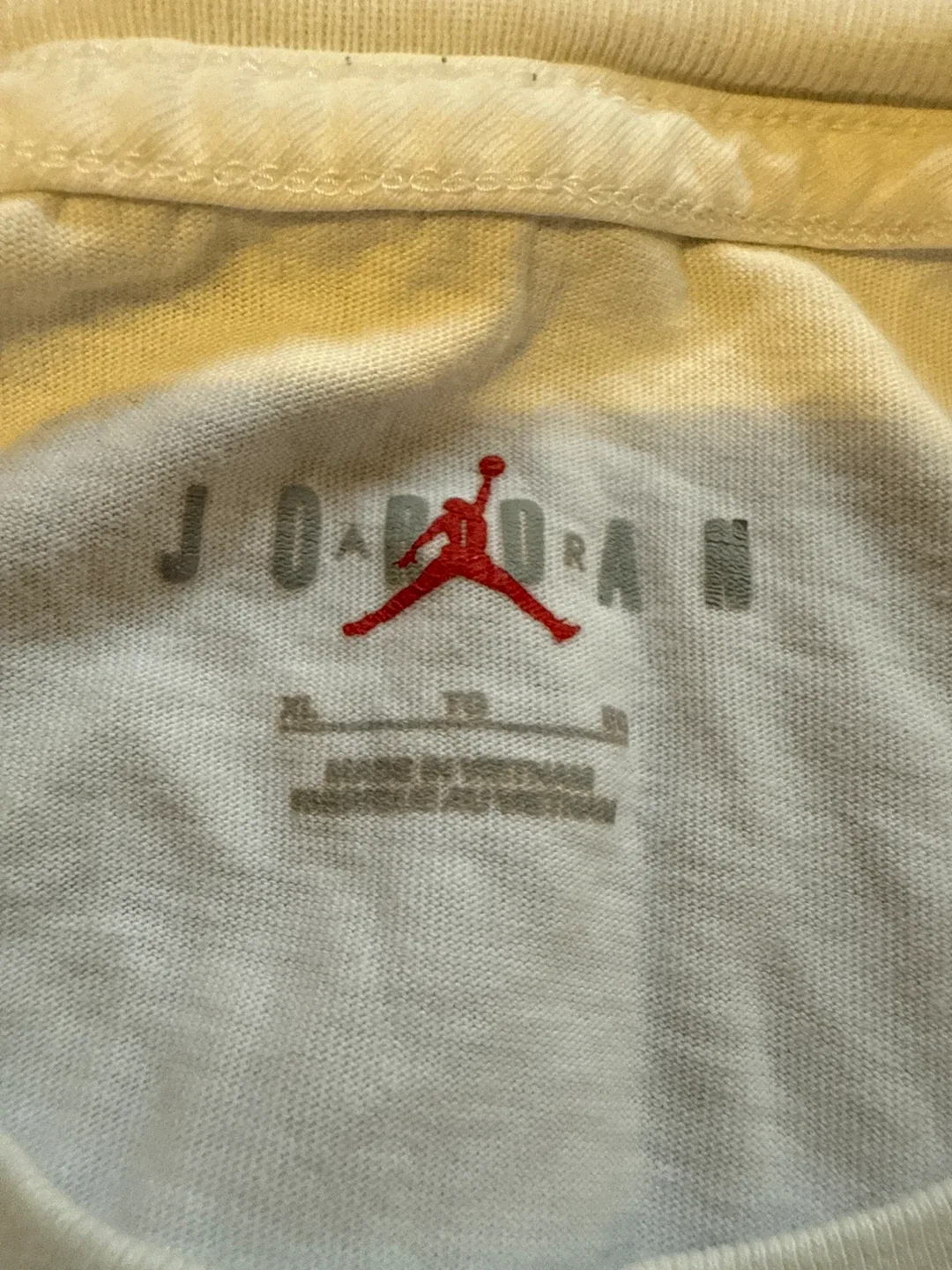 Jordan White T-Shirt Size XL image indicator(2)