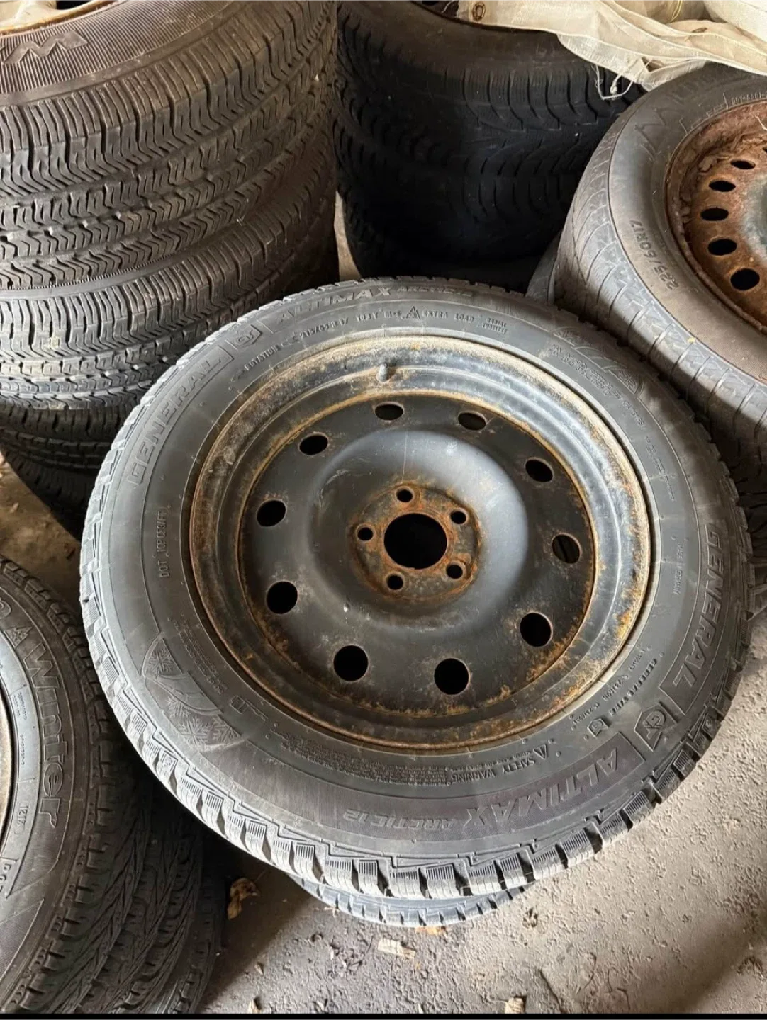 215 65 17 General Altimax Arctic Tires - 215/65R17 image indicator(4)