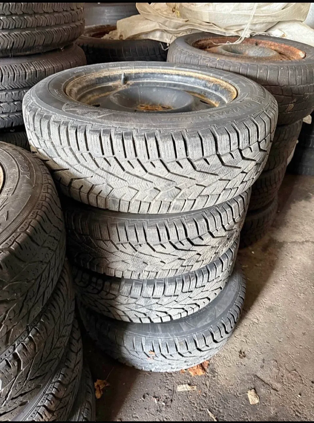 215 65 17 General Altimax Arctic Tires - 215/65R17 image indicator(5)