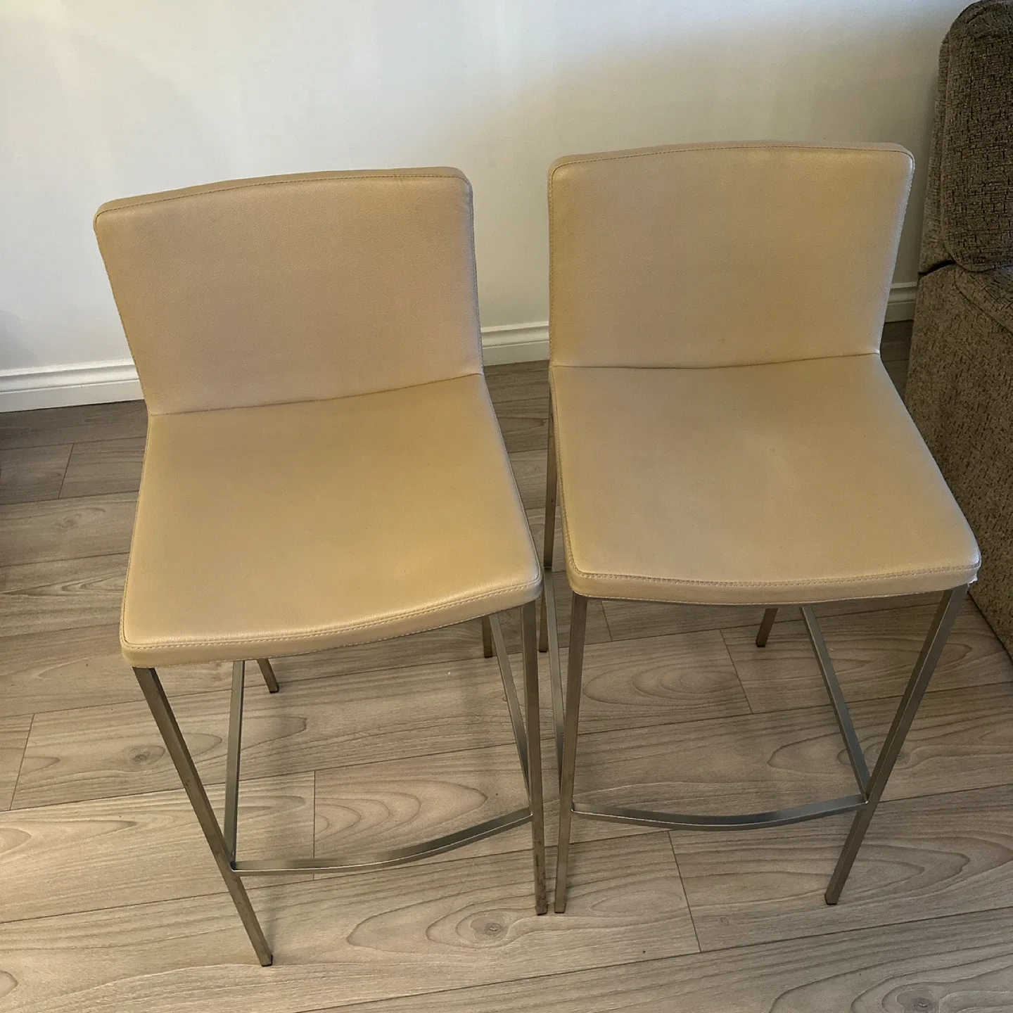 Set of 2 Bar Stools image indicator(2)