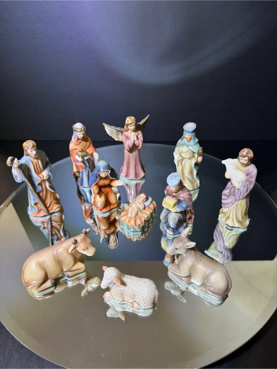 Vintage Nativity Set image indicator(2)