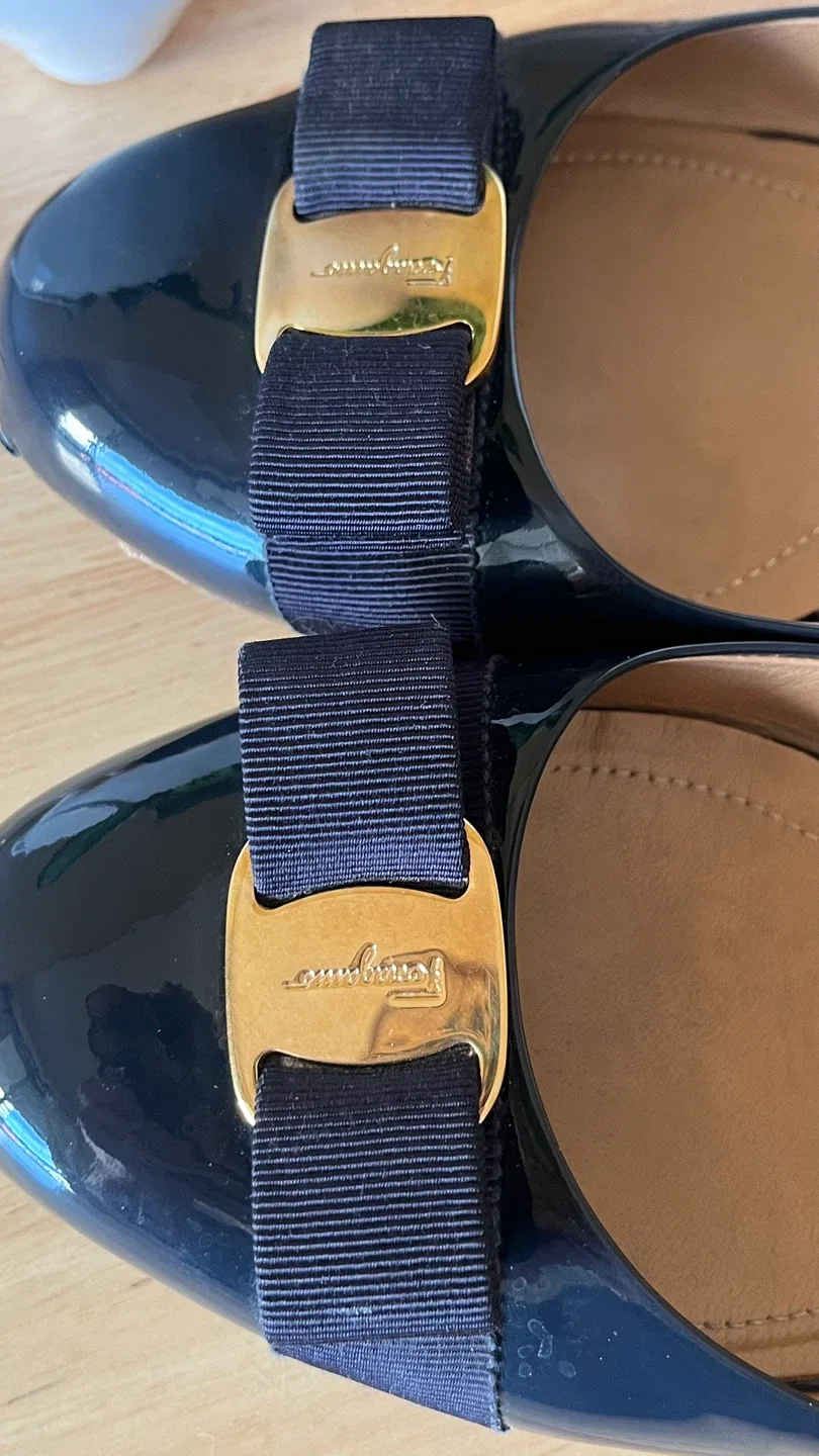 Varina Ferragamo Flats image indicator(3)