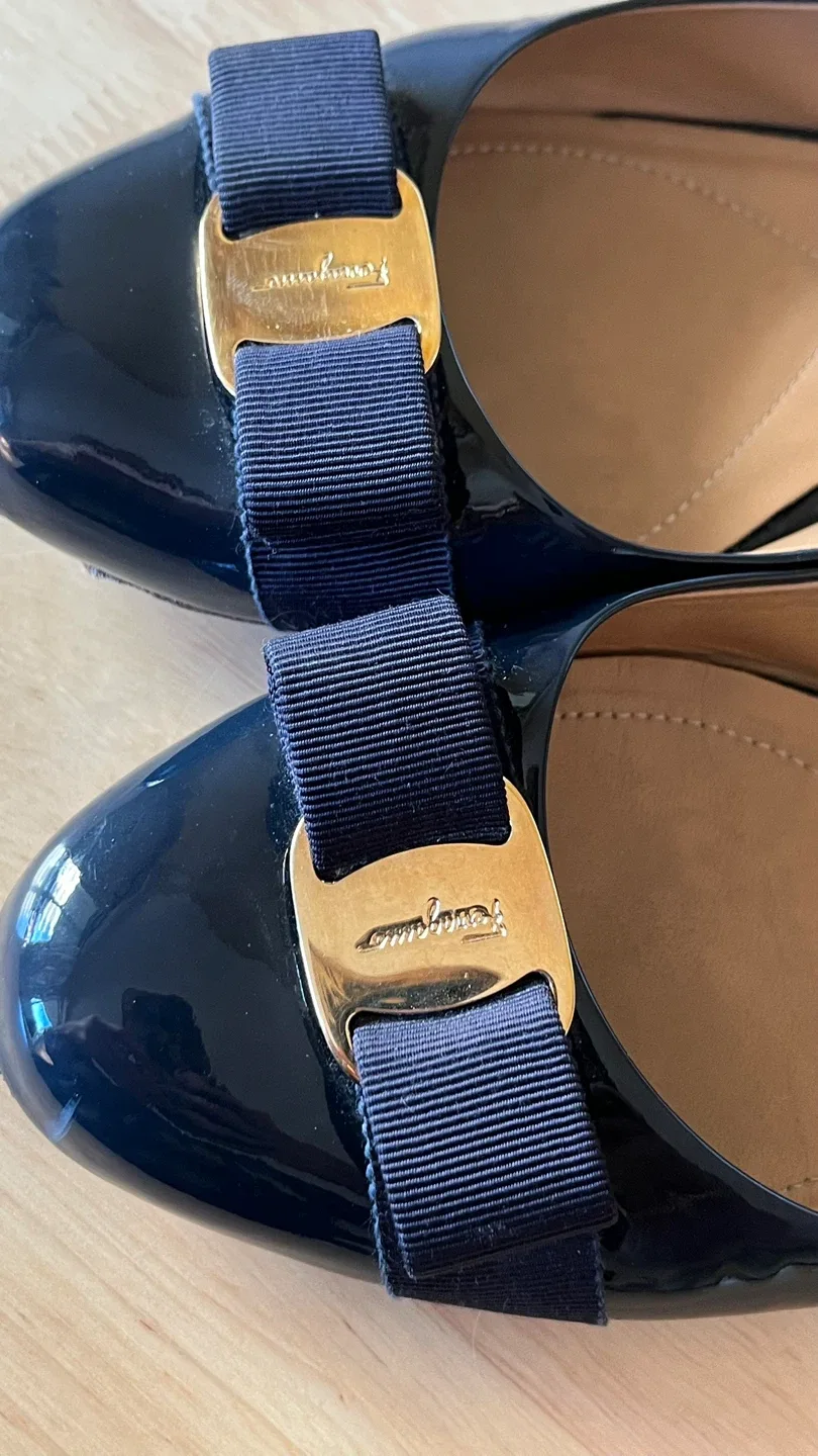 Varina Ferragamo Flats image indicator(2)