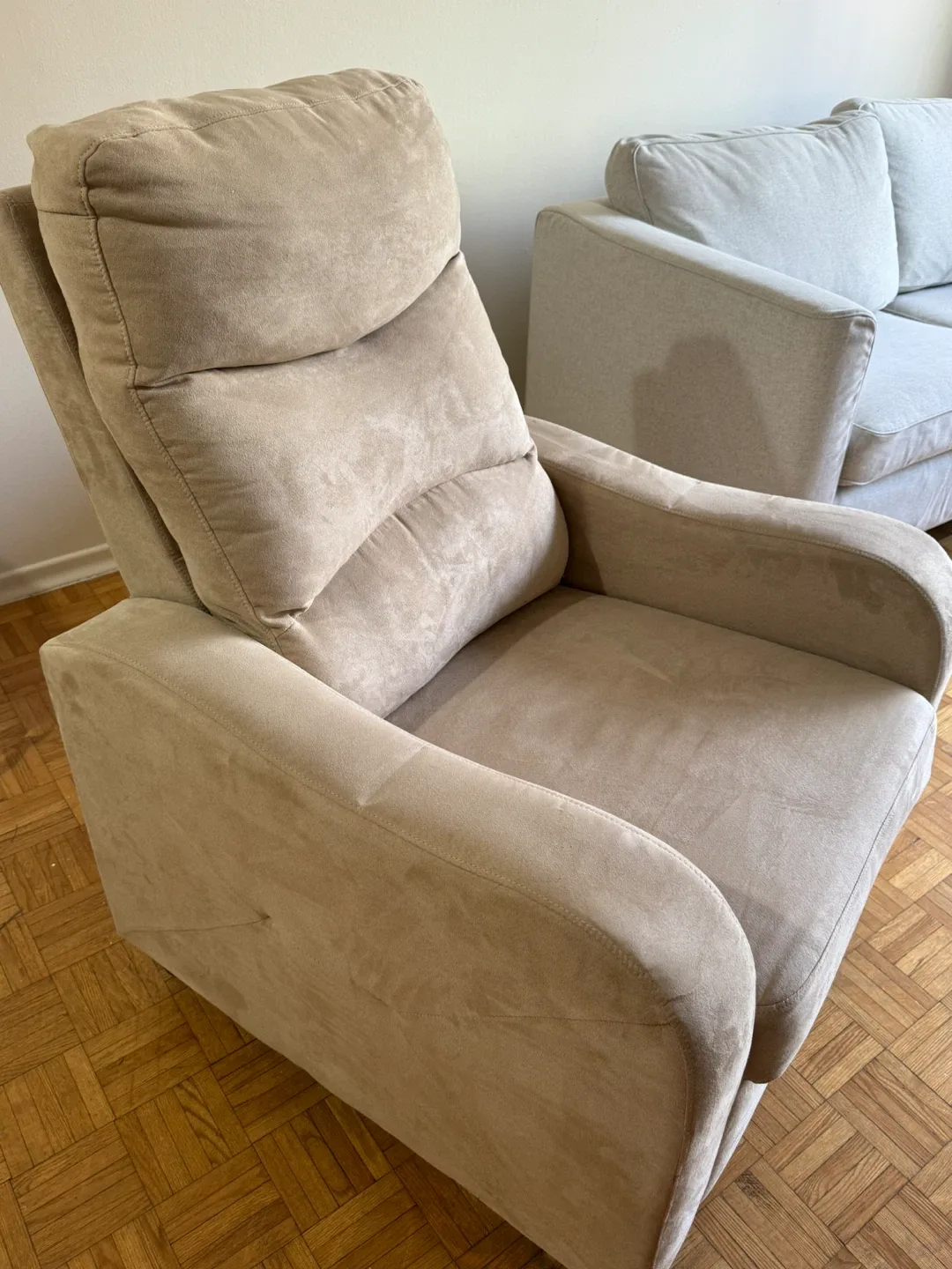 Beige Recliner Chair with Footrest image indicator(5)