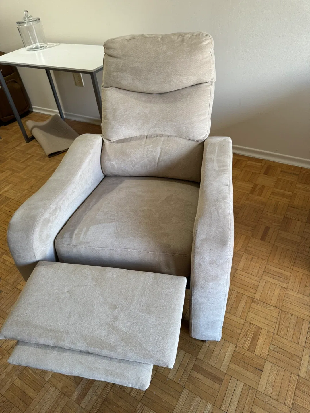 Beige Recliner Chair with Footrest image indicator(3)
