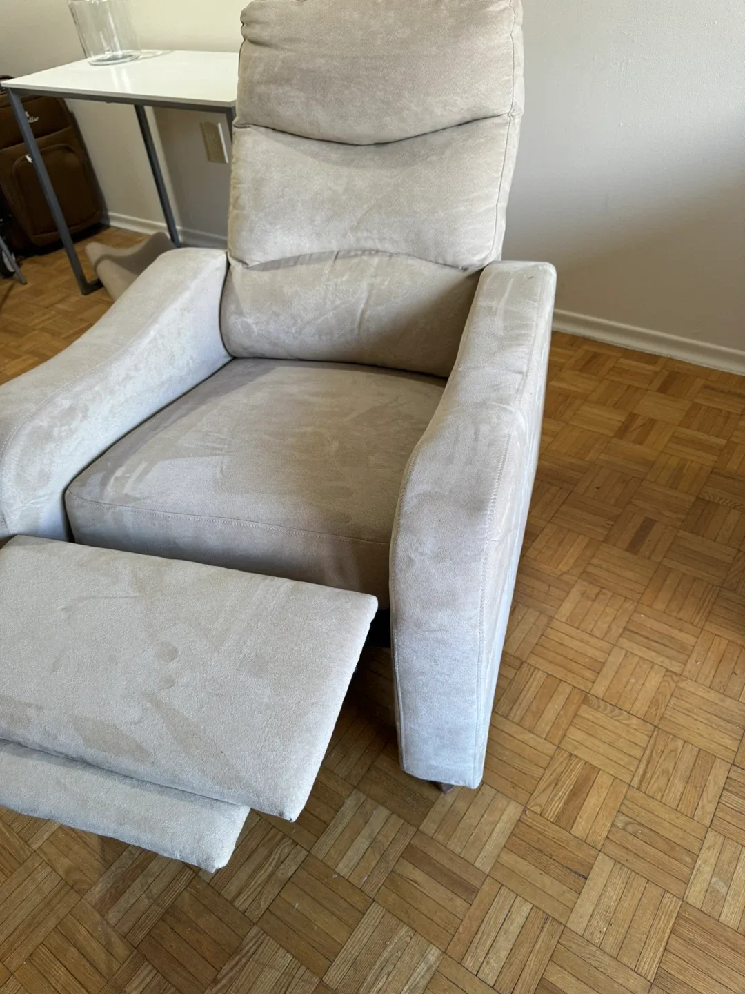 Beige Recliner Chair with Footrest image indicator(4)