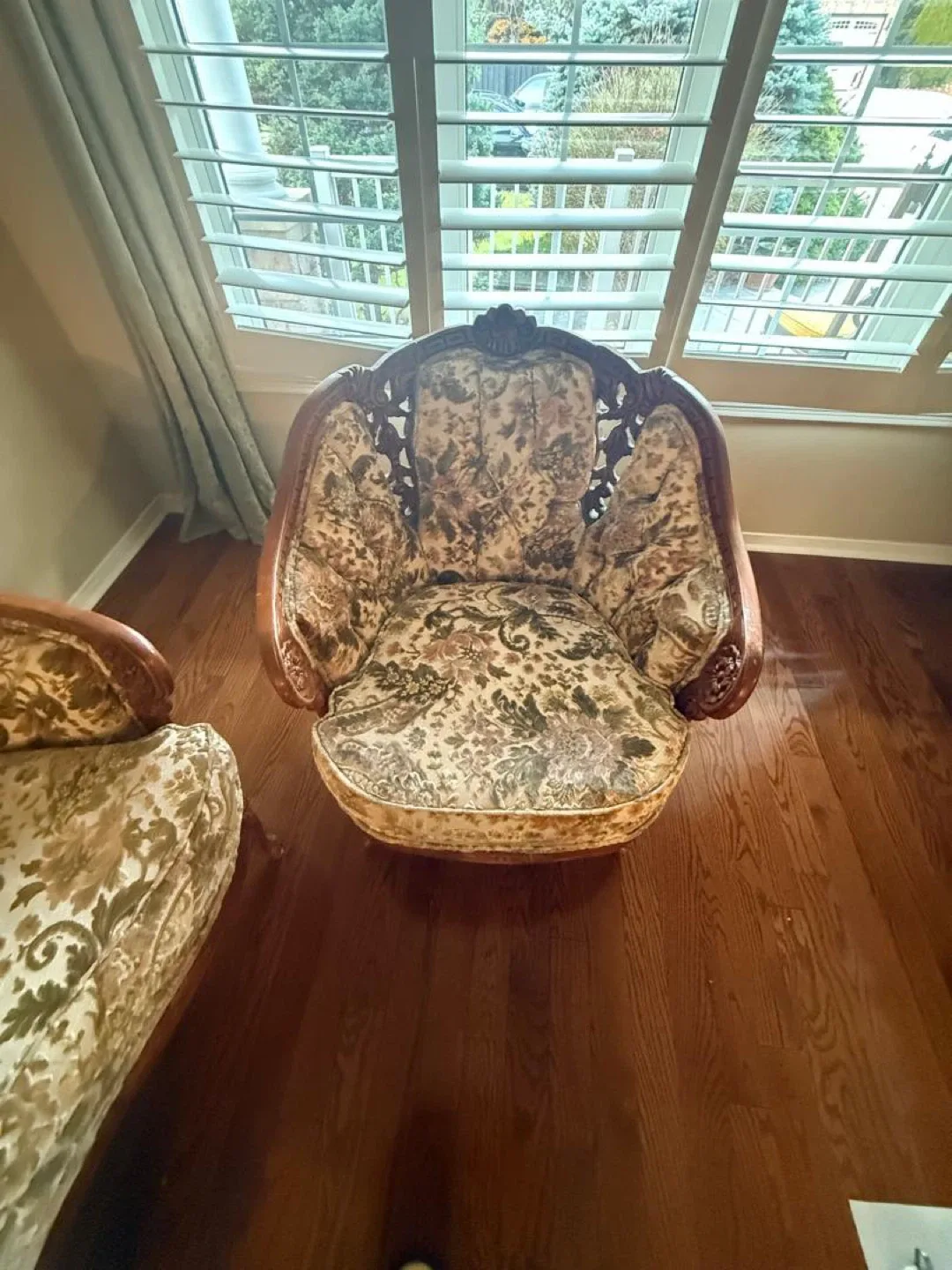 Vintage Floral Sofa and Armchair Set image indicator(4)